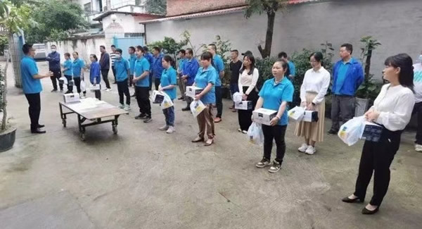 致敬勞動者，感悟勞動的意義|廣有五金&東莞合頁